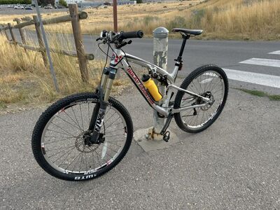 Mountain Bike2014 Rocky Mountain Altitude 750 Bike