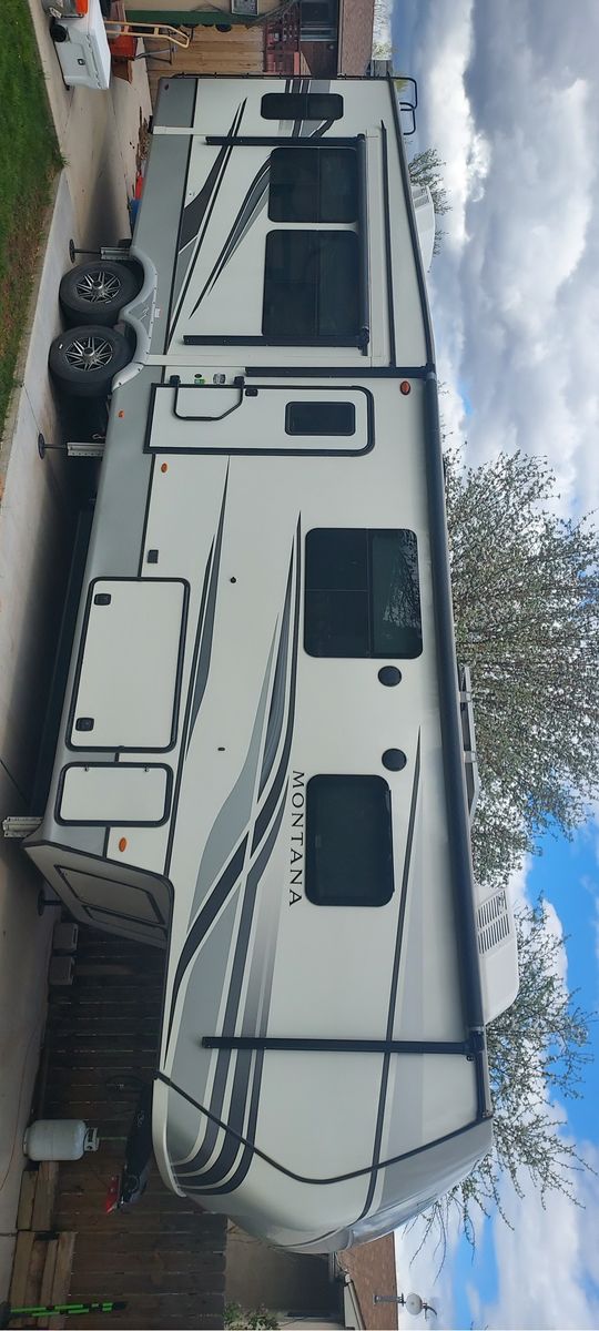 2022 Montana 5th wheel