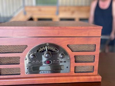 Radio with turntable Crosley Model