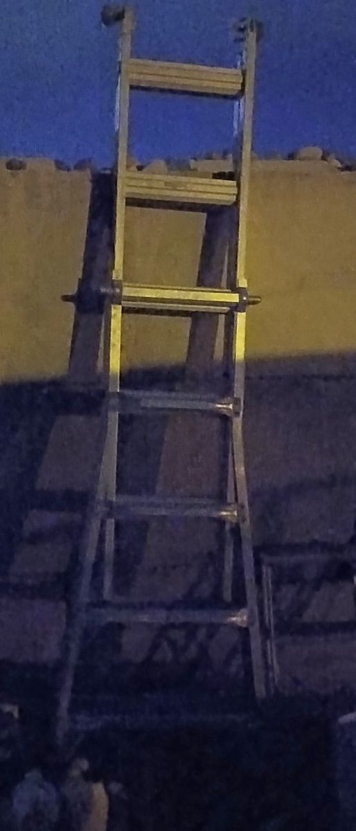 WERNER 250LBS 
HEAVY DUTY INDUSTRIAL USE
Aluminum Multi-Position Folding Ladder Used