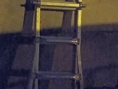WERNER 250LBS
HEAVY DUTY INDUSTRIAL USE
Aluminum Multi-Position Folding Ladder Used