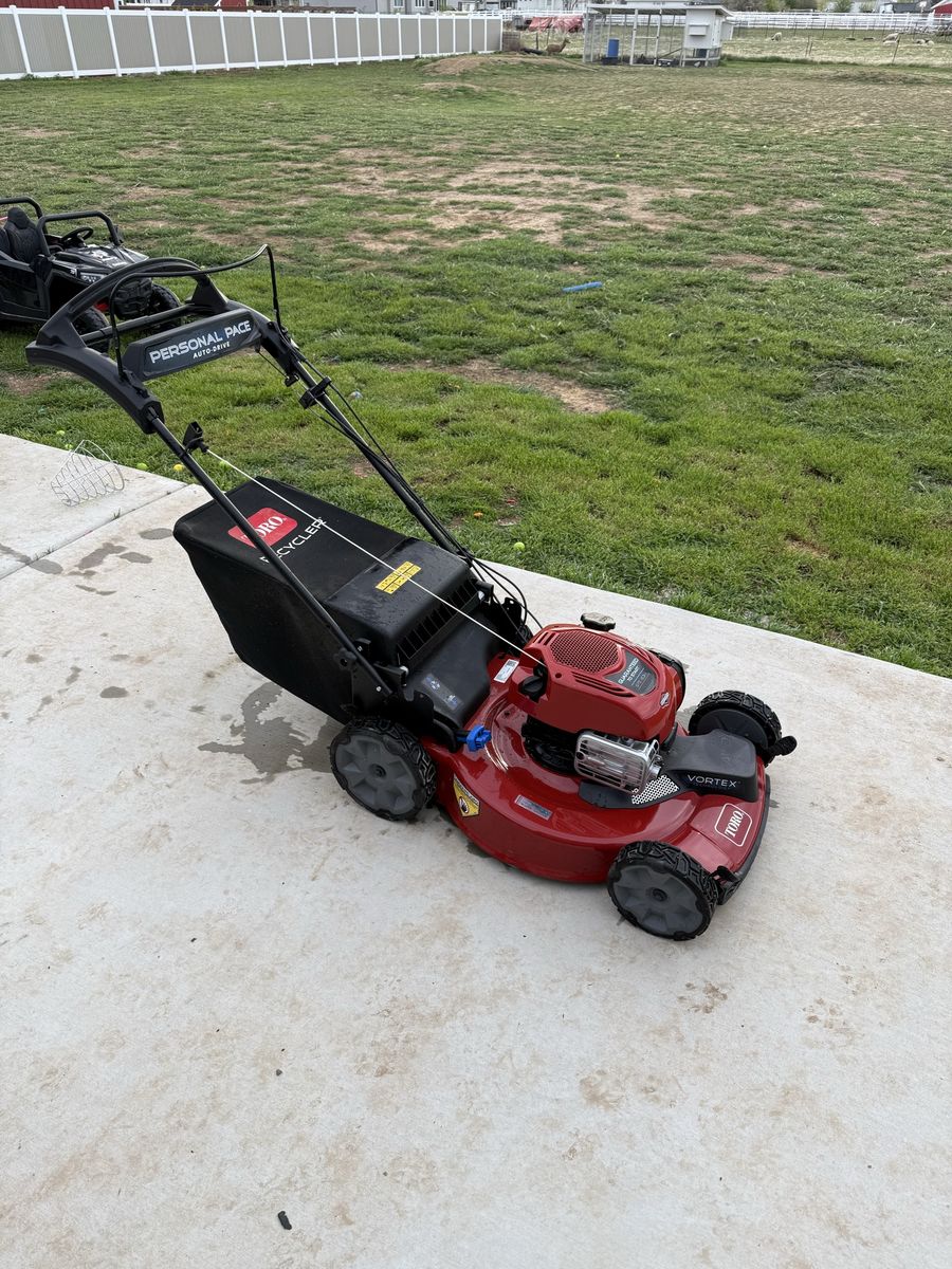 Like new Toro 22" Recycler AWD W/ Personal Pace