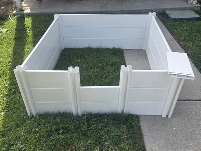 Whelping box