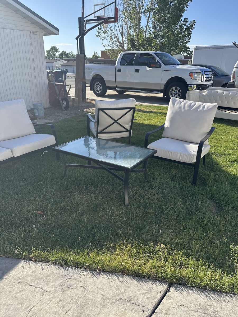 Cute lounge patio set