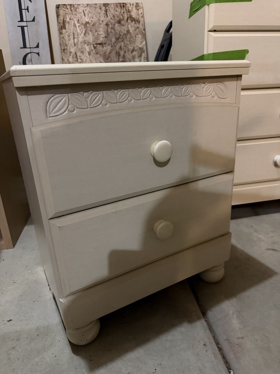 White Wooden Dresser and Nightstand Set with Carved Leaf Detail