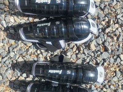 youth hockey shin guards