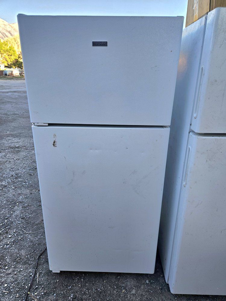 Hotpoint® 14.6 Cu. Ft. Recessed Handle Top-Freezer