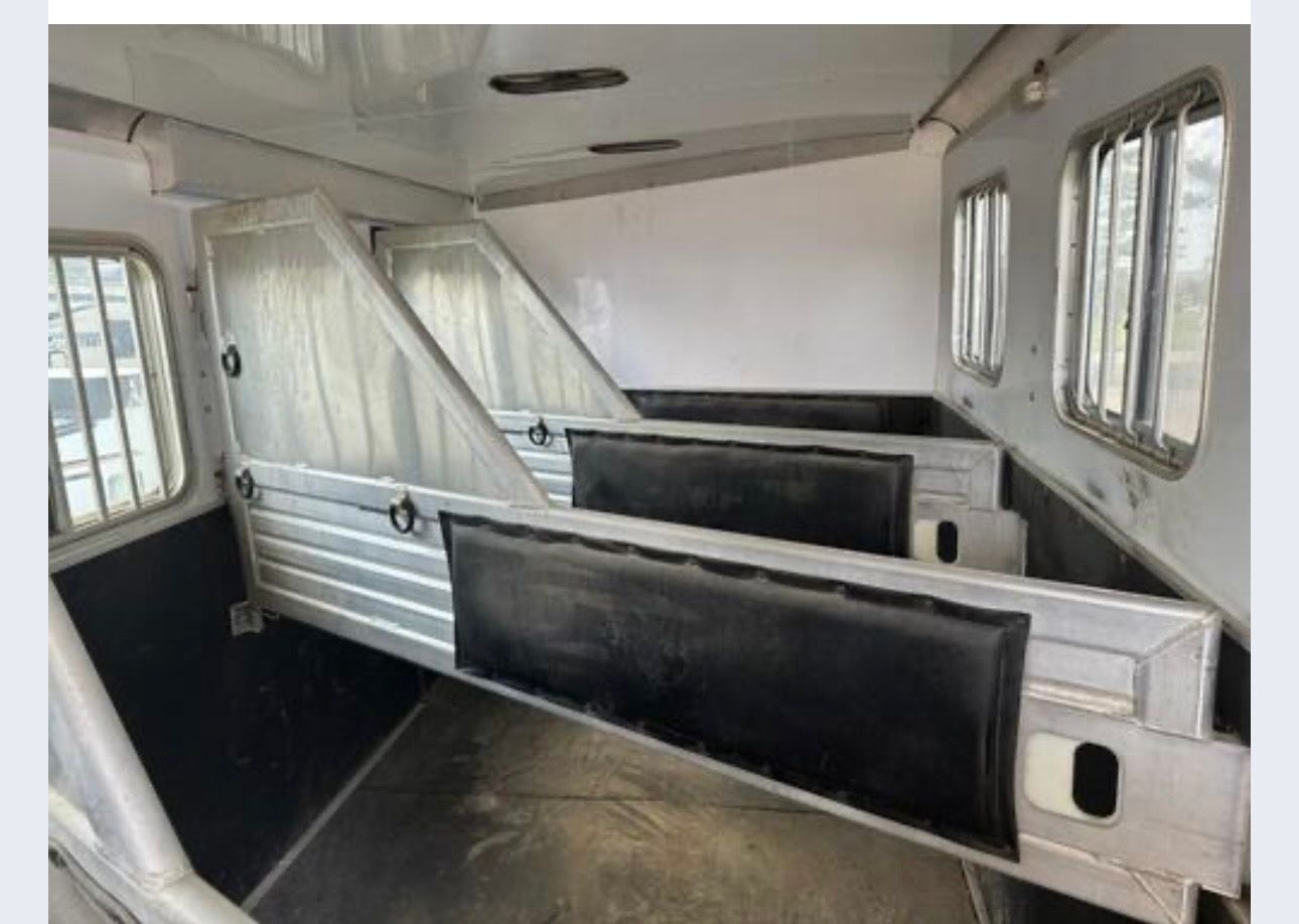 2008 Featherlite (Model 8546) 4 Horse with Ramp