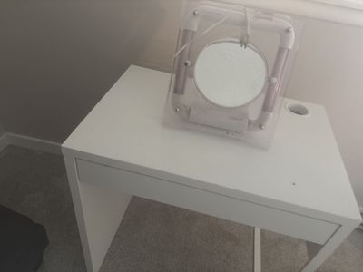 Make Up Desk And Light Up Mirror