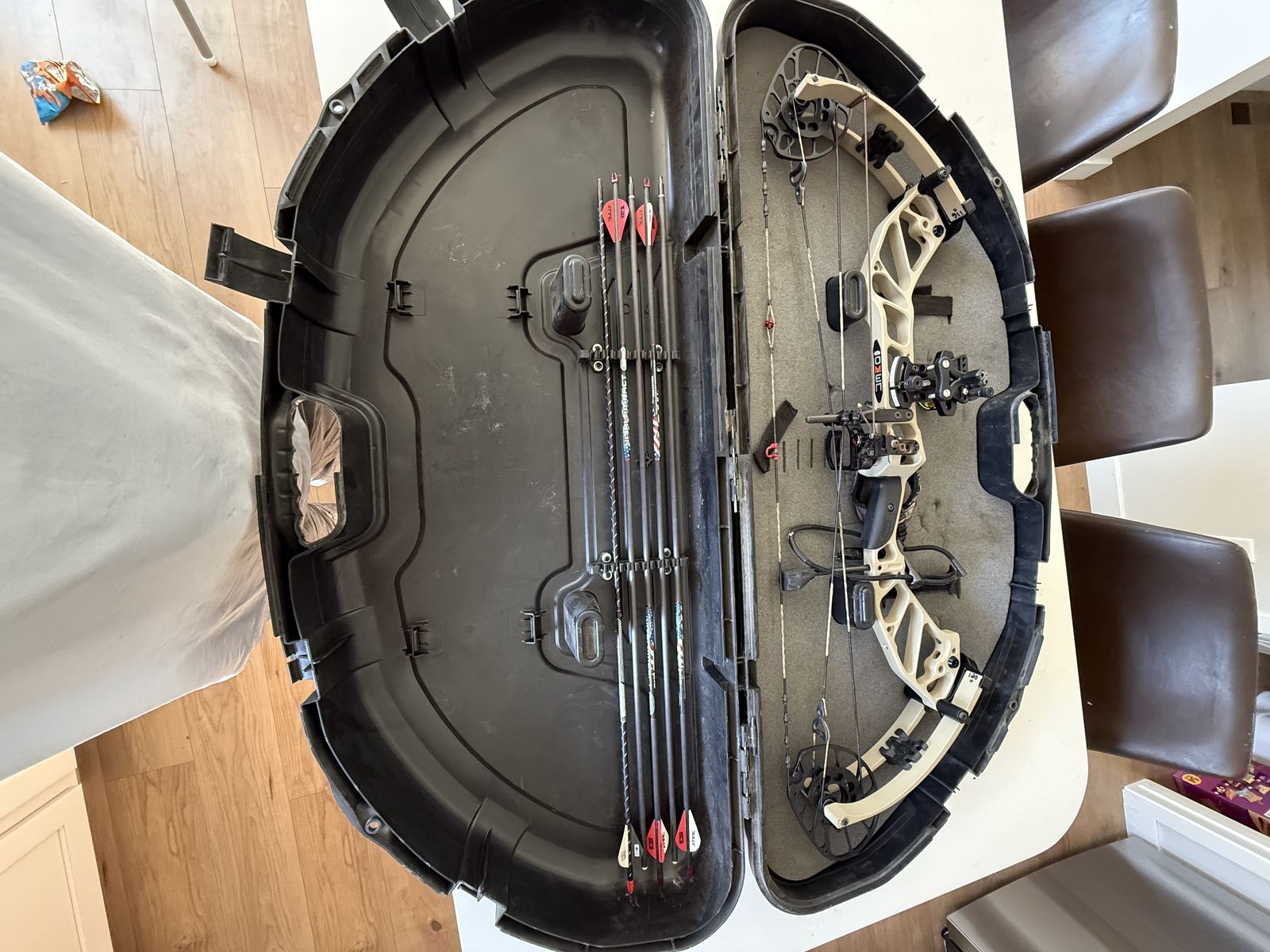 PSE Omen Complete Hunting Setup – RH – 80lb – Like New