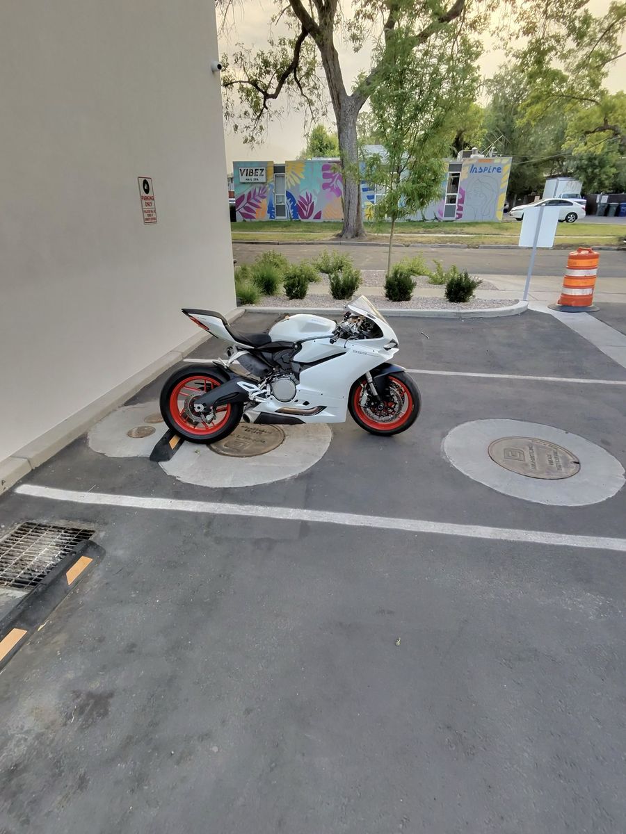 2019 Ducati 959 Panigale Sport Bike - White with Red Wheels (955cc Engine)