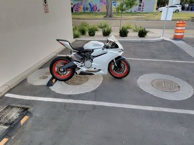 2019 Ducati 959 Panigale Sport Bike - White with Red Wheels (955cc Engine)