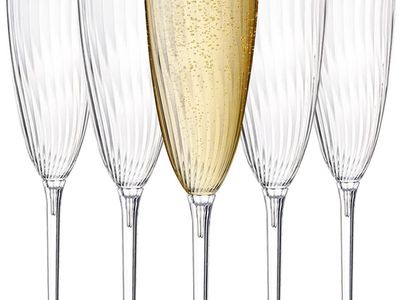 HYHOUSING 5.5oz Clear Plastic Champagne Flutes with Elegant Swirl Design - One Piece, Reusable