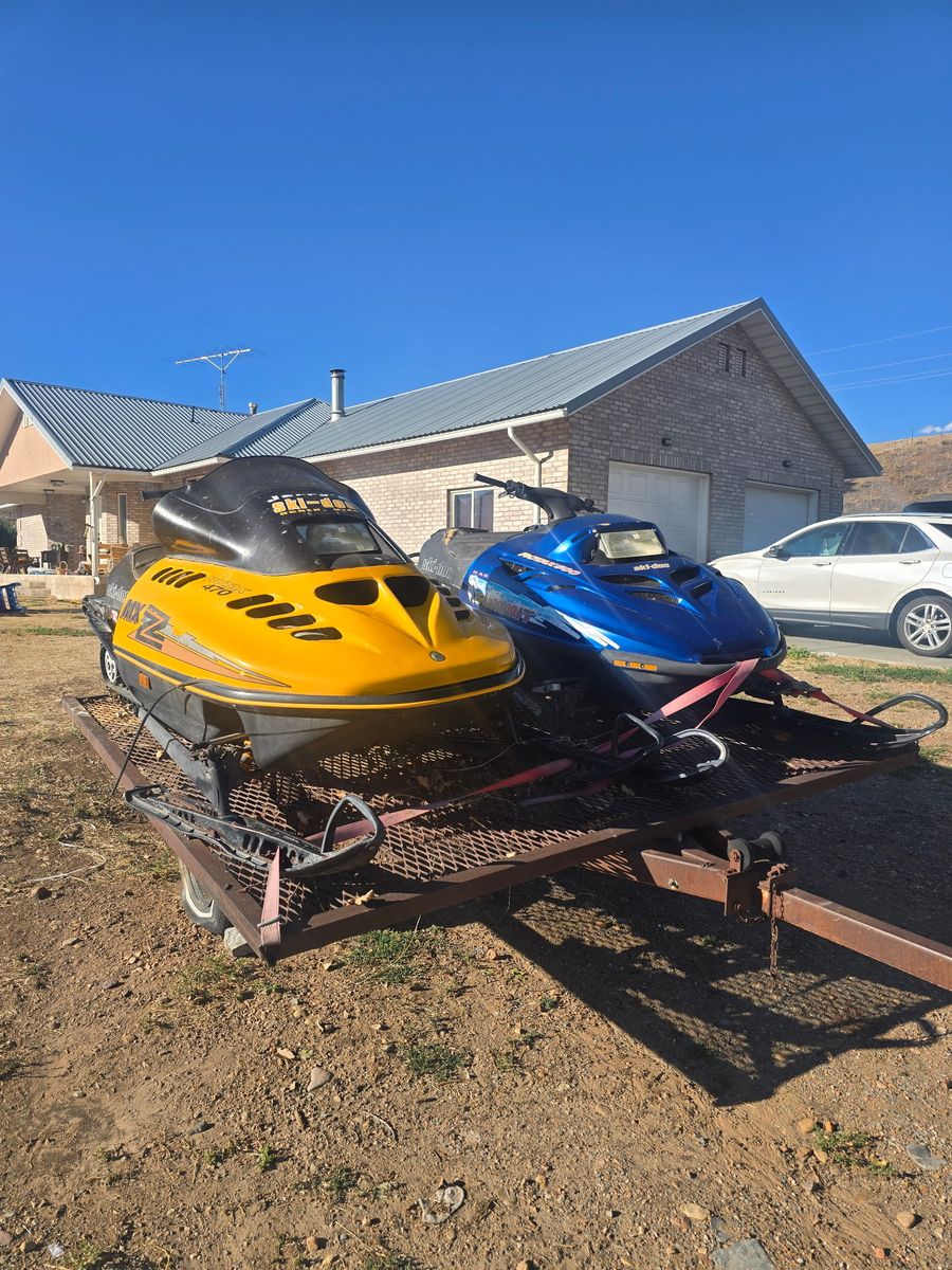 Two 1998 Ski-Doo Snowmobiles with Trailer