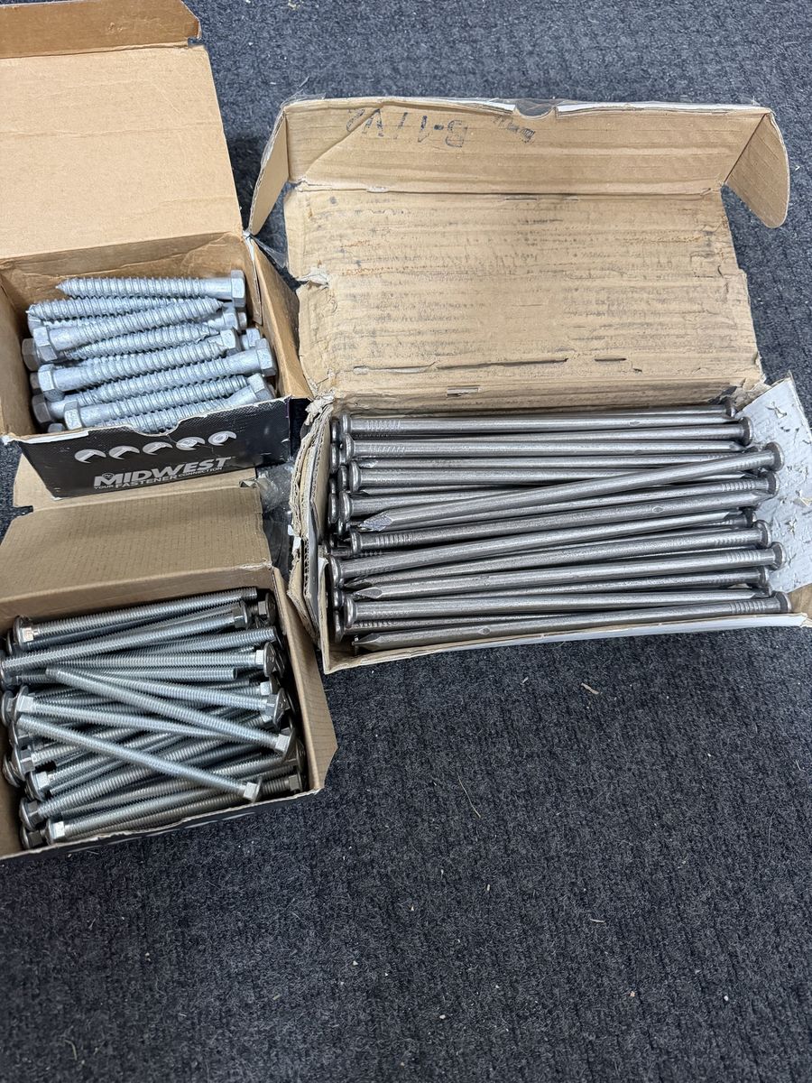 Bolts/screws/nails