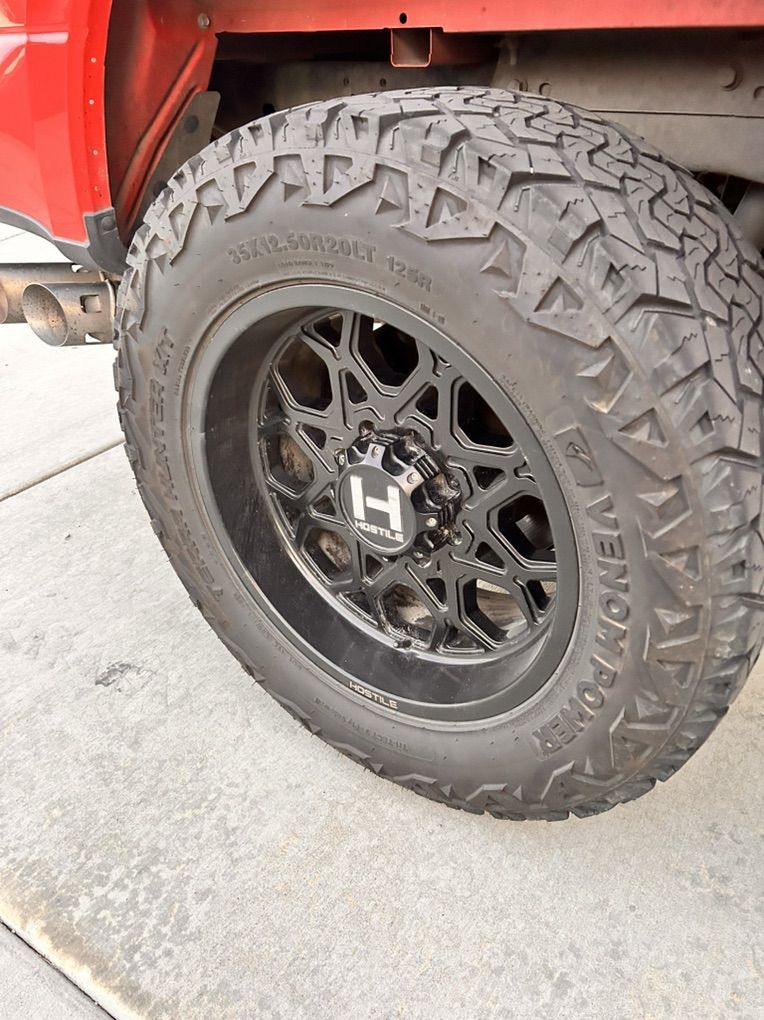 35/12.5/20 Hostle Wheel&tires Trade