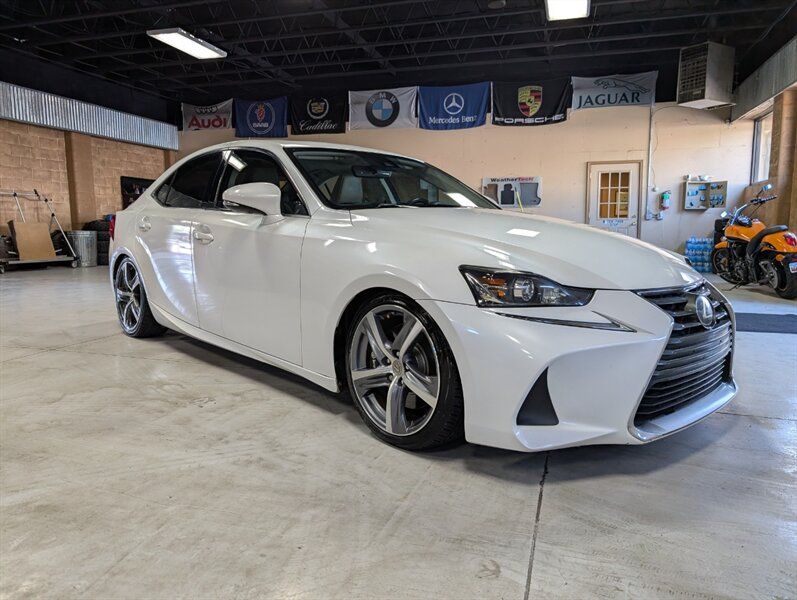 2017 Lexus IS Base