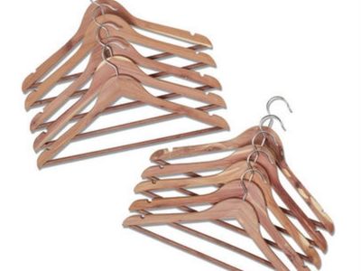 Aromatic Cedar Hangers - New
