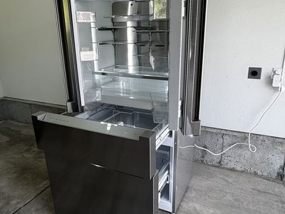 Bosch 800 Series French Door Refrigerator — $1,300 OBO