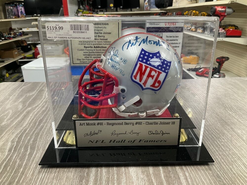 Hall Of Famers Autograph Helmet Loc: RN