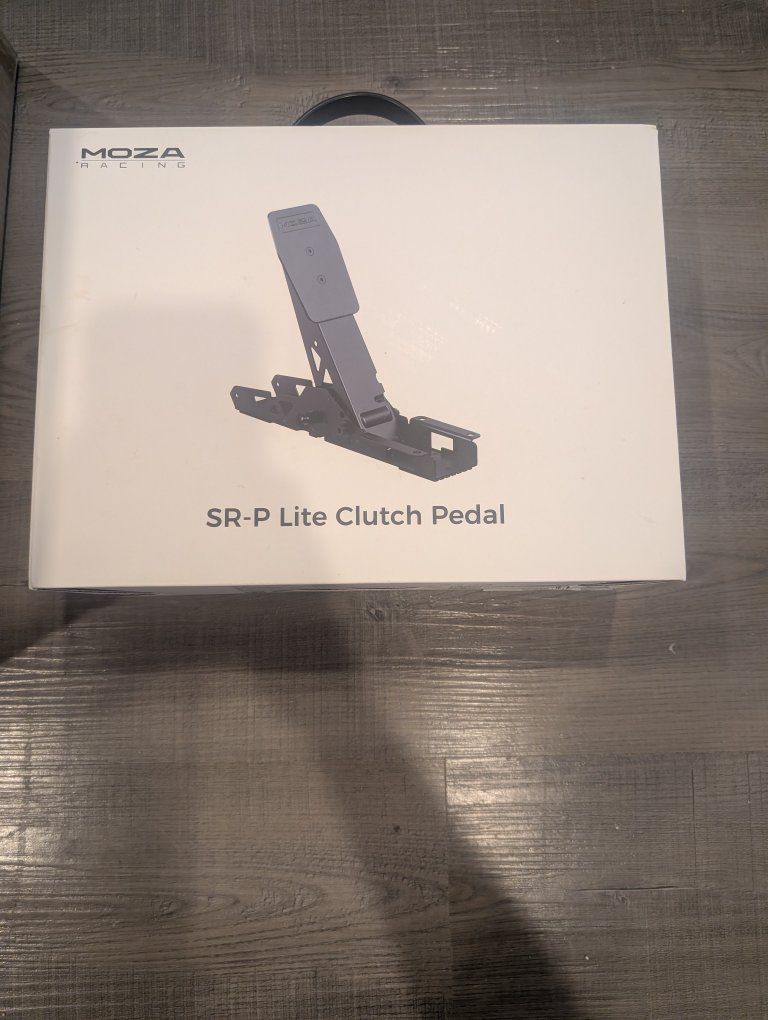 Moza R5 racing bundle with clutch pedal