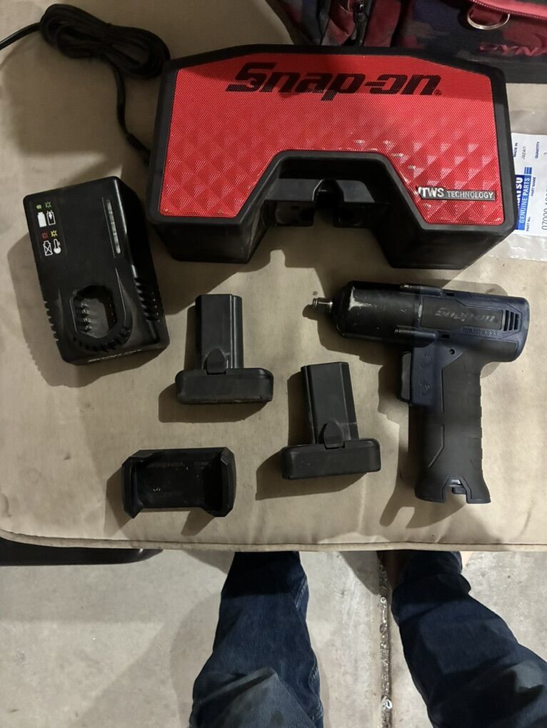 Snap On 14v Impact Kit And TStws Speaker.