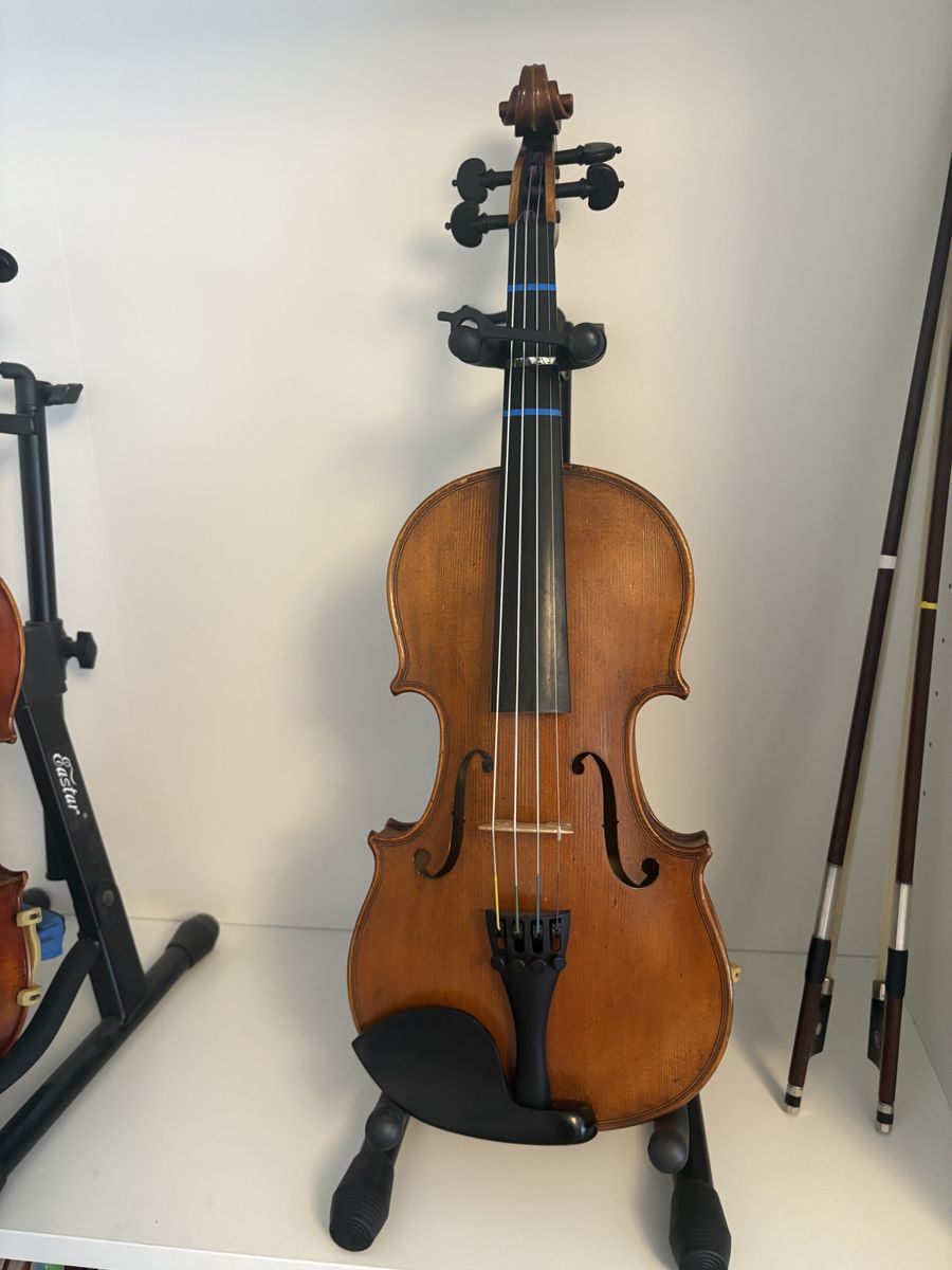 1/2 size violin with case and bow