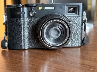 Fujifilm X100VI Black digital camera and box in immaculate condition
