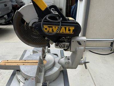 Dw708 12 dewalt Miter Saw ,With Stand .