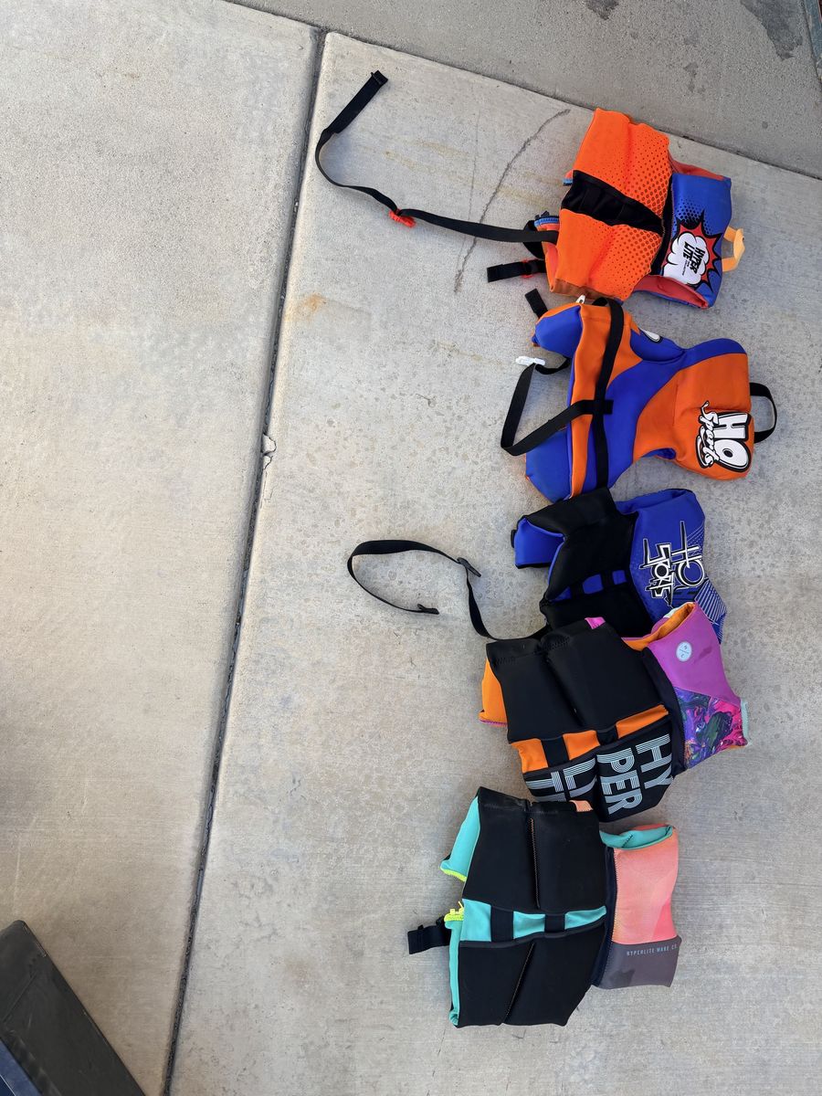 5 Life Jackets - Infant to Youth sizes