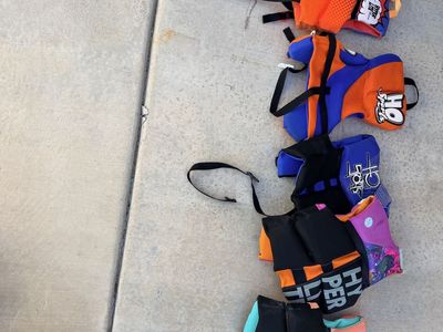 5 Life Jackets - Infant to Youth sizes
