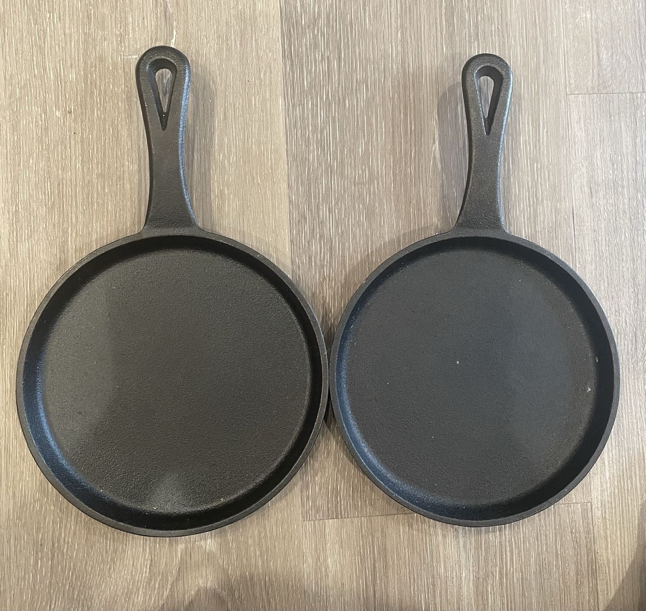 Skookie mini skillet, cast iron 7” set of 2