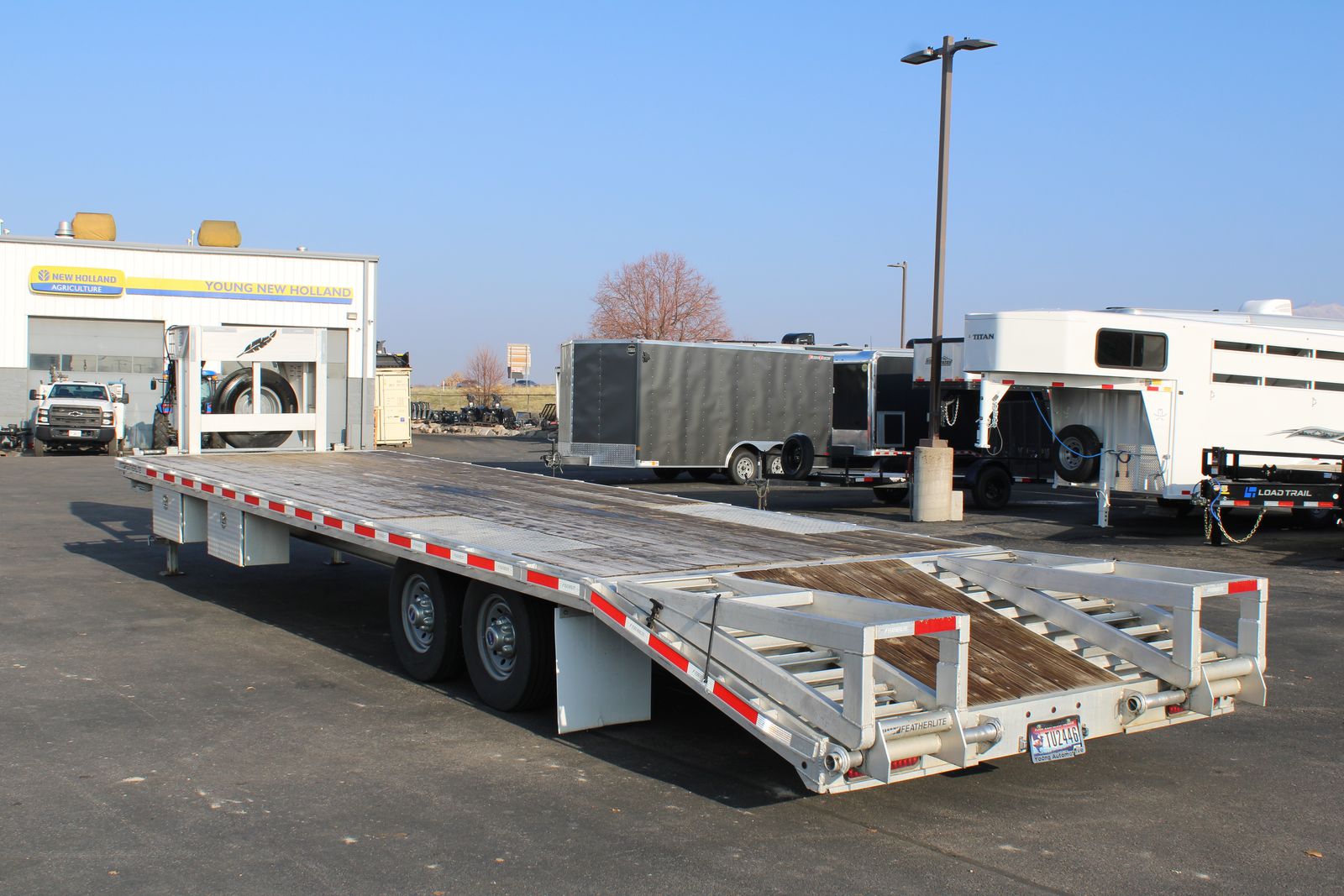 30’ Featherlite Gooseneck Flatbed