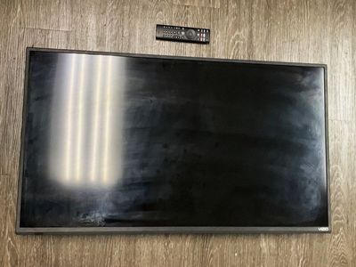 VIZIO D40F-J09 40 INCHES FULL HD (1080p) LED 60HZ Smart TV WITH REMOTE