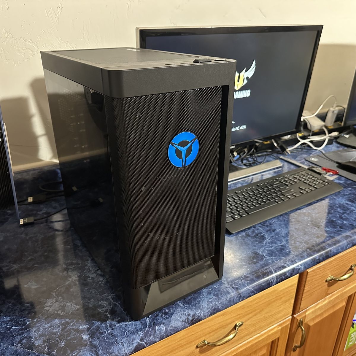 Mid-Tier Asus Gaming Computer In Lenovo Shell