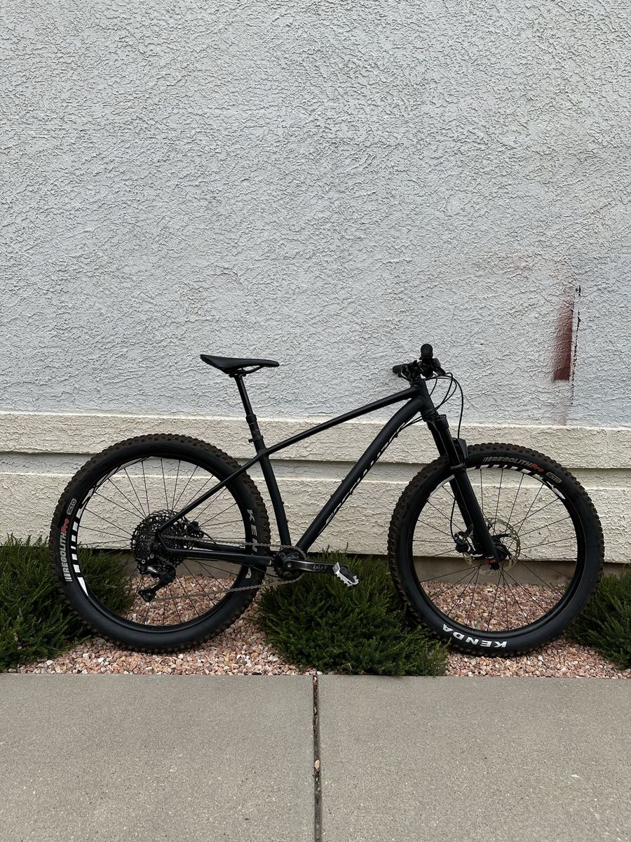 2019 Specialized Fuse Hardtail Mountain Bike Size Medium