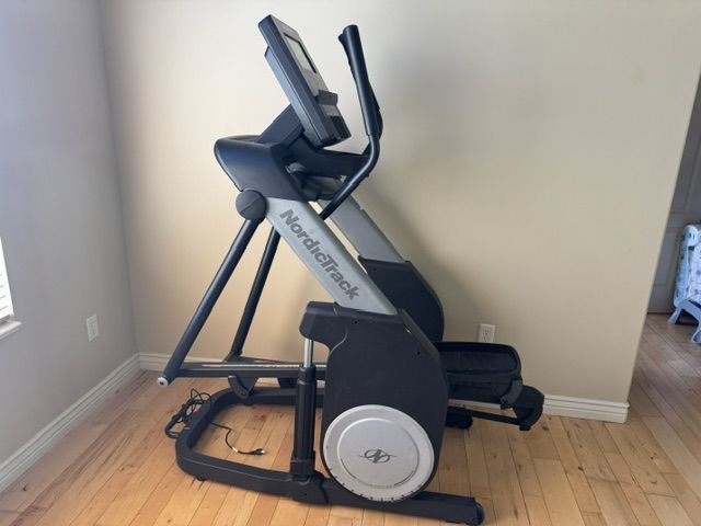 NordicTrack FreeStride Trainer F58i