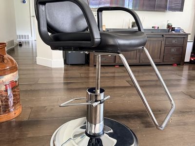 Belmont barber / salon chair pump action