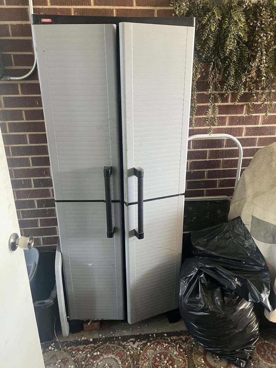 Storage cabinet