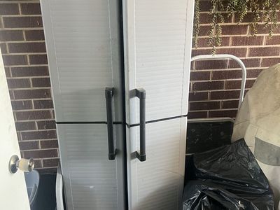 Storage cabinet