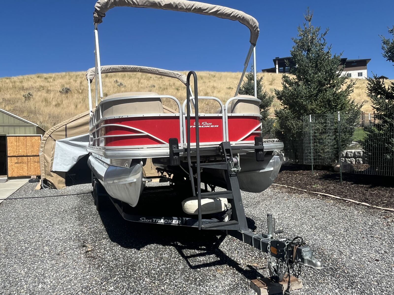 2017 Sun Tracker 20ft party barge