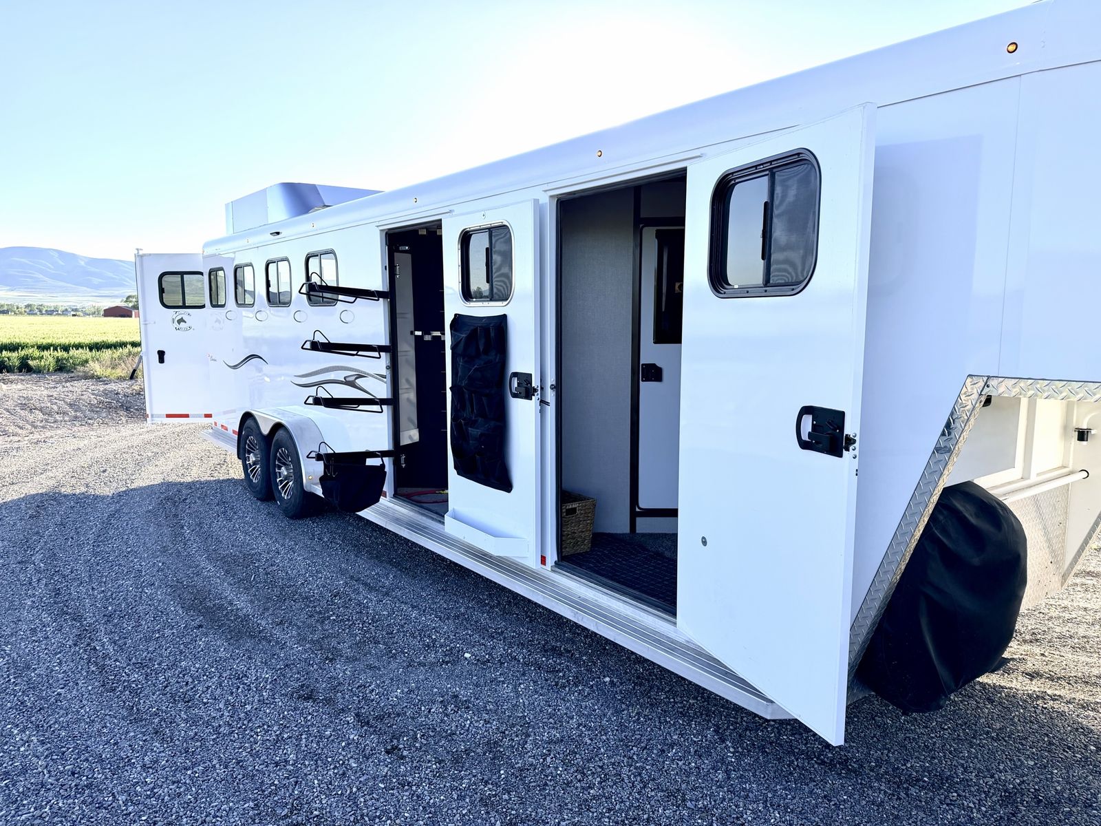 2024 4 horse Trailswest Mid Tack