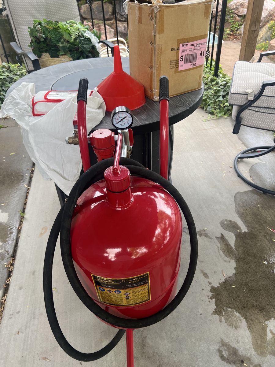 Central Pneumatic 40 Lb. Portable Abrasive Blaster with Pressure Gauge and Hose, Red