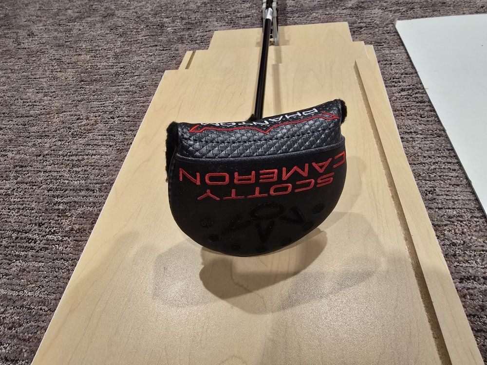 SCOTTY CAMERON PHANTOM 35" CENTER SHAFTED BRAND NEW