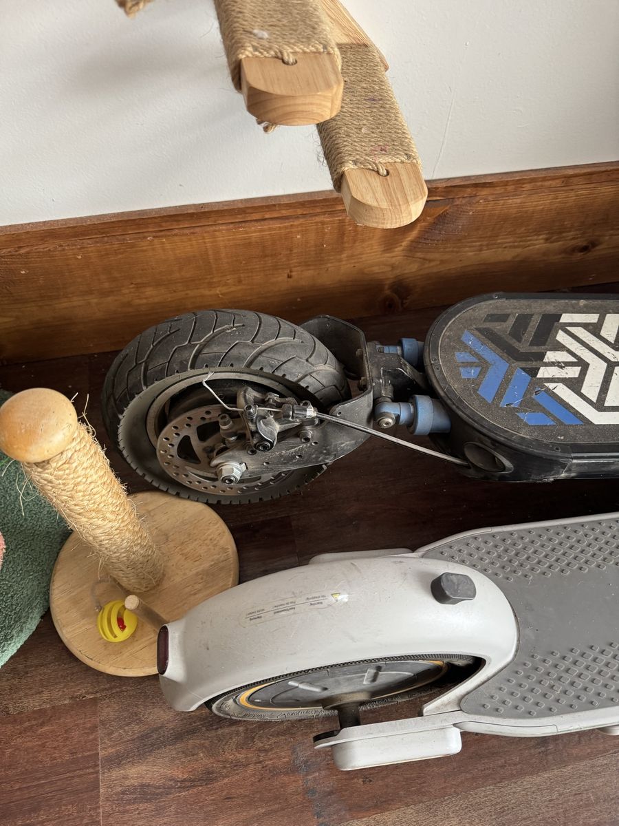 Apollo Explore 1.0 Electric Scooter - 31mph Top Speed, 34-Mile Range