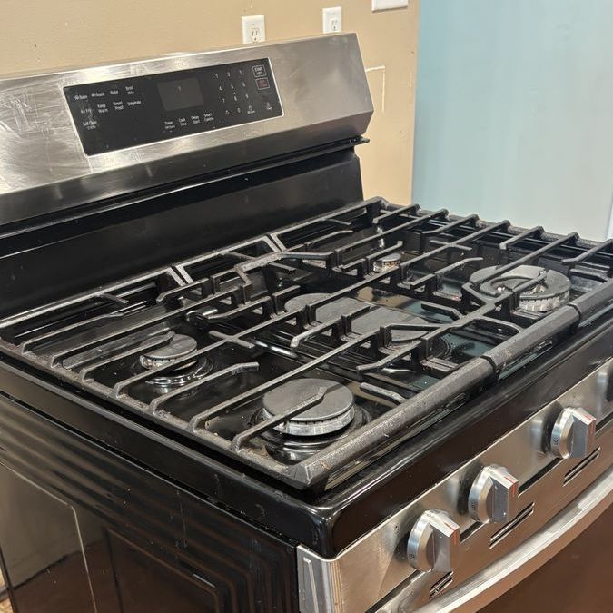 Samsung Smart Gas Range w/ No-Preheat Air Fry & Convection - Stainless Steel