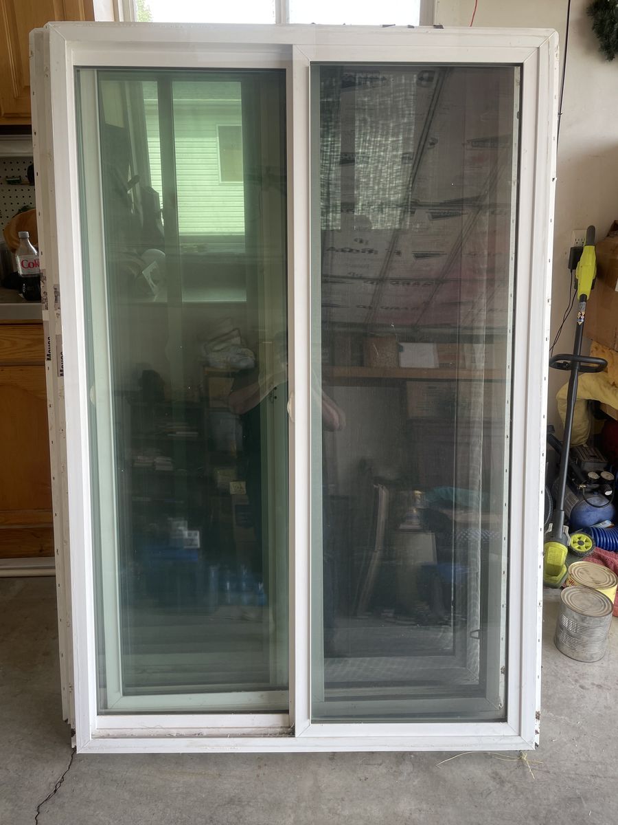 Used 48x72 Moyes windows w/screens