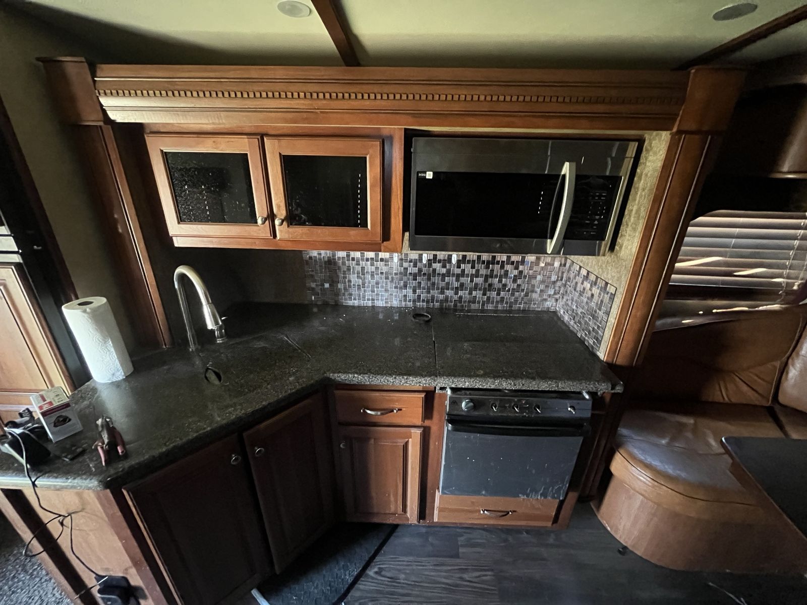 Main image 6