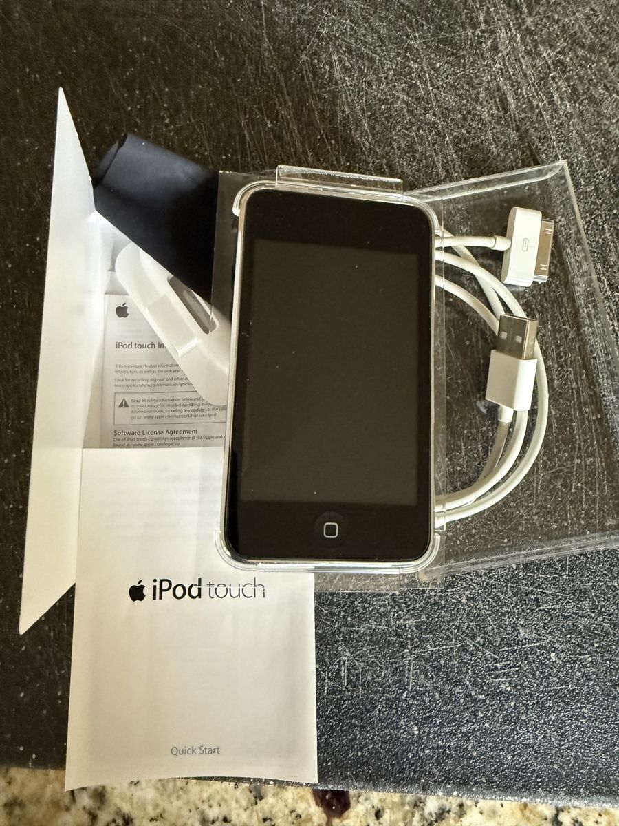 Apple iPod Touch 2nd Gen A1288 8GB Portable Audio Player - Excellent Condition, Tested