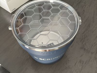 YETI Rambler Beverage Bucket 8.8" Navy with Lid, Handle, Double-Wall Vacuum Insulated